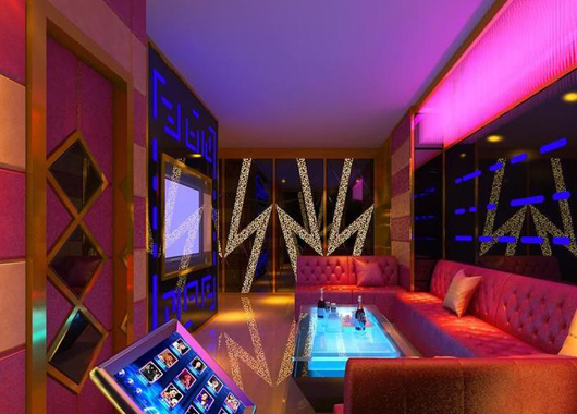 雙屏聯(lián)動(dòng)在酒吧、ktv的應(yīng)用-好奇數(shù)字科技