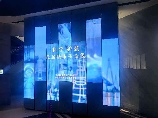 航天大為無錫市政展廳互動(dòng)多媒體-機(jī)械互動(dòng)旋轉(zhuǎn)滑軌屏-蘇州好奇數(shù)字科技