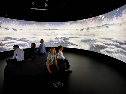 弧幕投影系統(tǒng)融合-蘇州好奇數(shù)字科技公司